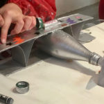 Maquette : biplans créés avec une bouteille recyclée